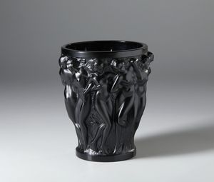 LALIQUE : Vaso dalla serie Bacchantes in vetro nero soffiato a stampo  - Asta Asta 423 | ARTE ANTICA E DEL XIX SECOLO Online - Associazione Nazionale - Case d'Asta italiane