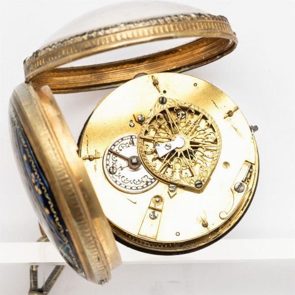 Orologio da tasca del 1790-1800 circa, movimento a verga, cassa in ottone con smalto al retro, albertina associata in metallo e smalti  - Asta Orologi da Tasca - Associazione Nazionale - Case d'Asta italiane