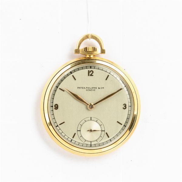 Orologio da tasca Patek Philippe, dress watch in oro 18 kt, produzione anno 1937 circa, movimento numero 826.561.<BR>Movimento con scappamento ad ancora, con setting a vite micrometrica, ruota di carica a denti di lupo.<BR>Quadrante in metallo argentato e numeri applicati.<BR>scatola originale  - Asta Orologi da Tasca - Associazione Nazionale - Case d'Asta italiane