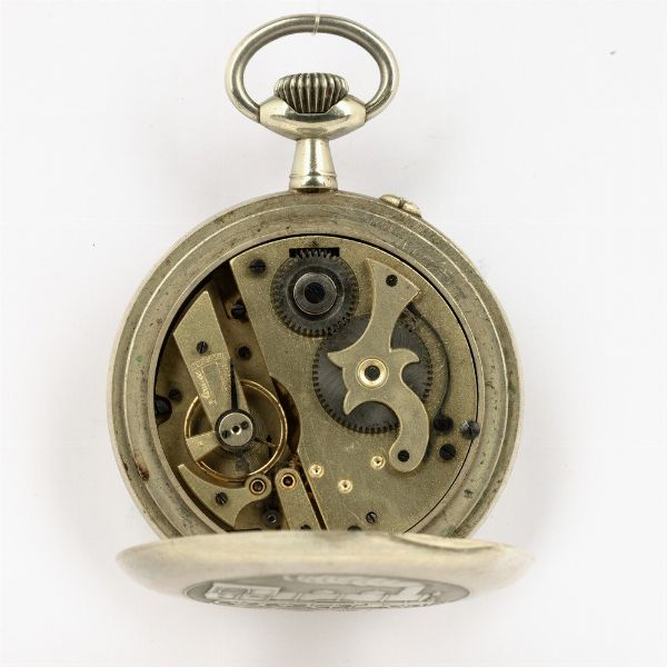 Due orologi, desk watch, regulator, di grandi dimensioni, in metallo, uno sist. Roskopf e uno scappamento ad ancora, entrambi quadrante in smalto cartouches  - Asta Orologi da Tasca - Associazione Nazionale - Case d'Asta italiane