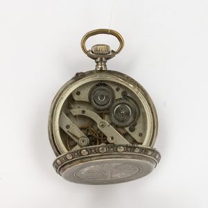 Due orologi remontoir, desk watch, cassa in argento, quadrante in smalto bianco con cartouche  - Asta Orologi da Tasca - Associazione Nazionale - Case d'Asta italiane