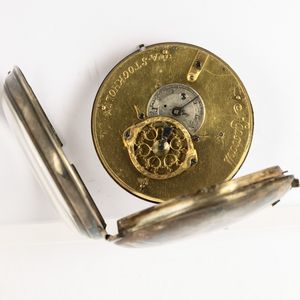 Orologio da tasca Kaasbohll Stoccolma del 1790-1800 circa, cassa in argento, movimento con scappamento a verga, quadrante in smalto bianco con secondi centrali e calendario  - Asta Orologi da Tasca - Associazione Nazionale - Case d'Asta italiane