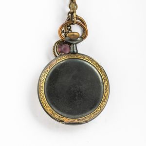 Coppia di orologi da tasca Regolateur di grandi dimensioni, casse in acciaio con decorazioni in ottone, quadrante in smalto con catouche, con rappresentazioni ferroviarie, scappamento ad ancora  - Asta Orologi da Tasca - Associazione Nazionale - Case d'Asta italiane