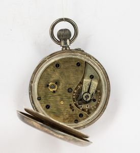 Orologio da tasca anonimo del 1930 circa, cassa in argento, quadrante in smalto decorato di scena galante  - Asta Orologi da Tasca - Associazione Nazionale - Case d'Asta italiane