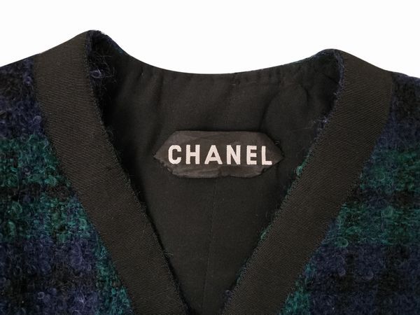 Chanel, Compos in tessuto di lana boucl  - Asta Vintagemania - Associazione Nazionale - Case d'Asta italiane