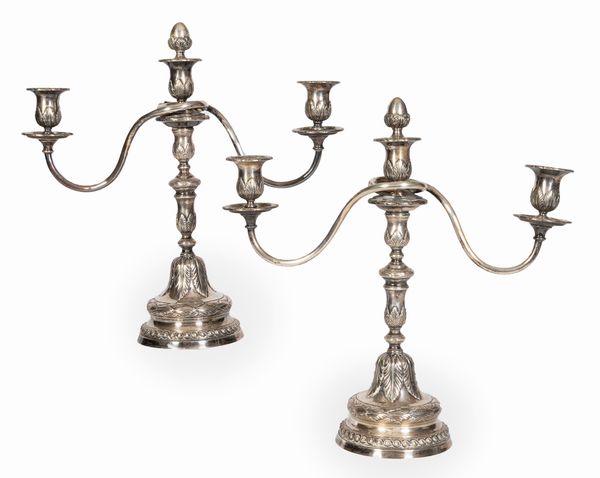 Coppia di candelabri a tre fiamme in argento Settepassi  - Asta L'Arte della Tavola - Associazione Nazionale - Case d'Asta italiane