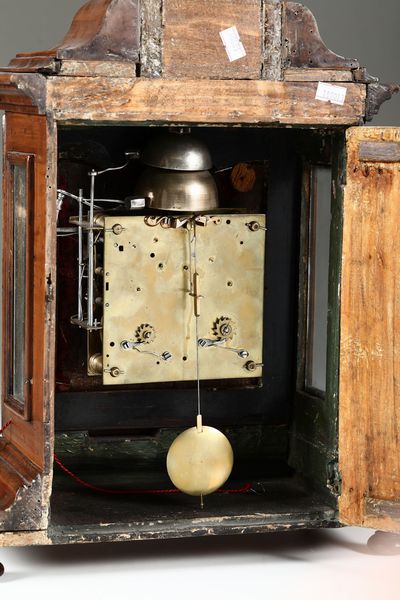 Pendola da tavolo con cassa in legno, XVIII secolo  - Asta Pendole e orologi - Associazione Nazionale - Case d'Asta italiane