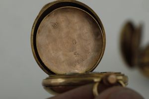 Lotto di 4 monachine con cassa in oro (tre 18k, uno 12k)  - Asta Pendole e orologi - Associazione Nazionale - Case d'Asta italiane