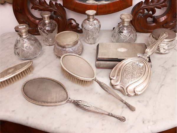 Assortimento di accessori di toilette in argento  - Asta L'arte di arredare - Associazione Nazionale - Case d'Asta italiane