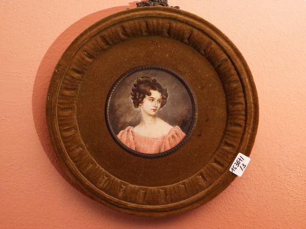 Raccolta di sei miniature raffiguranti ritratti femminili  - Asta L'arte di arredare - Associazione Nazionale - Case d'Asta italiane