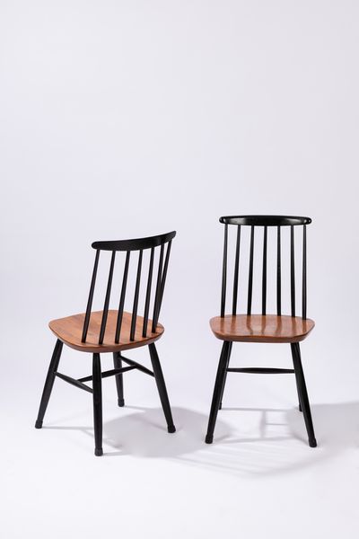 Ilmari  Tapiovaara : Due sedie  - Asta Design e Arti Decorative - Associazione Nazionale - Case d'Asta italiane