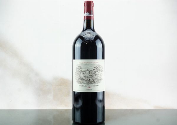 Château Lafite Rothschild 2010  - Asta LA RAFFINATEZZA DELLA COMPLESSITA' - Vini Pregiati e da Collezione - Associazione Nazionale - Case d'Asta italiane