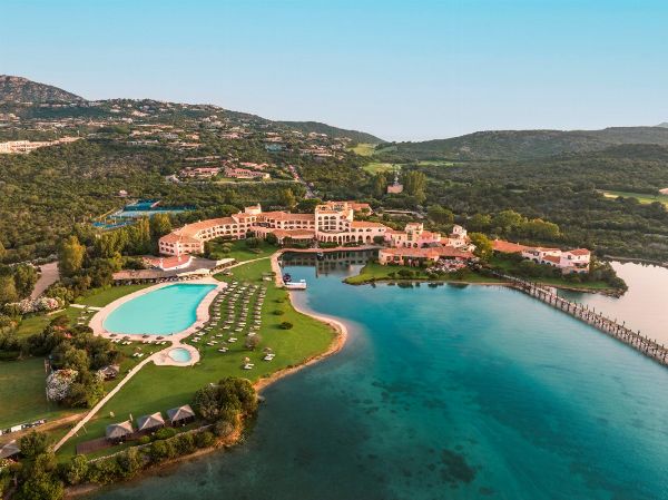 Hotel Cala di Volpe Costa Smeralda - Capriccioli (SS)  - Asta PANDOLFINI PER AMICI DI URI - ASTA BENEFICA PER SOSTENERE LA RICERCA SCIENTIFICA UROLOGICA - Associazione Nazionale - Case d'Asta italiane