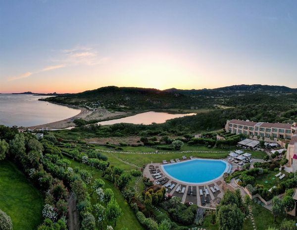 L’Ea Bianca Luxury Resort - Baja Sardinia (SS)  - Asta PANDOLFINI PER AMICI DI URI - ASTA BENEFICA PER SOSTENERE LA RICERCA SCIENTIFICA UROLOGICA - Associazione Nazionale - Case d'Asta italiane