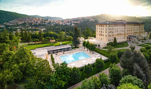 Palazzo Fiuggi - Fiuggi (FR)  - Asta PANDOLFINI PER AMICI DI URI - ASTA BENEFICA PER SOSTENERE LA RICERCA SCIENTIFICA UROLOGICA - Associazione Nazionale - Case d'Asta italiane