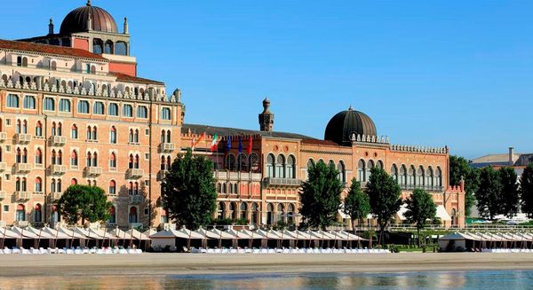 Hotel Excelsior Venice Lido Resort - Lido di Venezia (VE)  - Asta PANDOLFINI PER AMICI DI URI - ASTA BENEFICA PER SOSTENERE LA RICERCA SCIENTIFICA UROLOGICA - Associazione Nazionale - Case d'Asta italiane