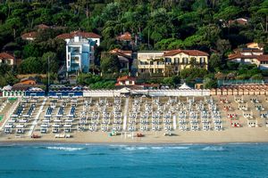 Hotel Byron - Forte dei Marmi (LU)  - Asta PANDOLFINI PER AMICI DI URI - ASTA BENEFICA PER SOSTENERE LA RICERCA SCIENTIFICA UROLOGICA - Associazione Nazionale - Case d'Asta italiane