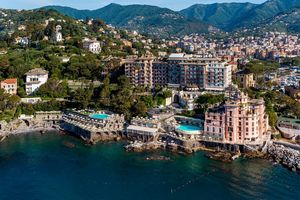 Hotel Excelsior Palace Portofino Coast - Rapallo (GE)  - Asta PANDOLFINI PER AMICI DI URI - ASTA BENEFICA PER SOSTENERE LA RICERCA SCIENTIFICA UROLOGICA - Associazione Nazionale - Case d'Asta italiane