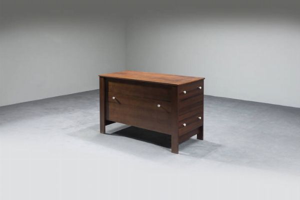 BERNINI : Cassettiera in legno  pomelli in ceramica laccata.  Anni '60 cm 81x130x63  Difetti  - Asta Asta di Design - Associazione Nazionale - Case d'Asta italiane