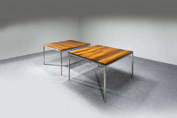 PRODUZIONE ITALIANA : Coppia di tavoli con struttura in acciaio e piano in legno.  Provenienti dal Ristorante Trussardi alla Scala di Milano Anni 2000 cm 76x120x120  Difetti  - Asta Asta di Design - Associazione Nazionale - Case d'Asta italiane