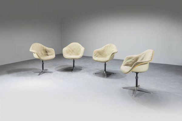 CHARLES E RAY EAMES : Quattro poltroncine mod. Fonda  - Asta Asta di Design - Associazione Nazionale - Case d'Asta italiane