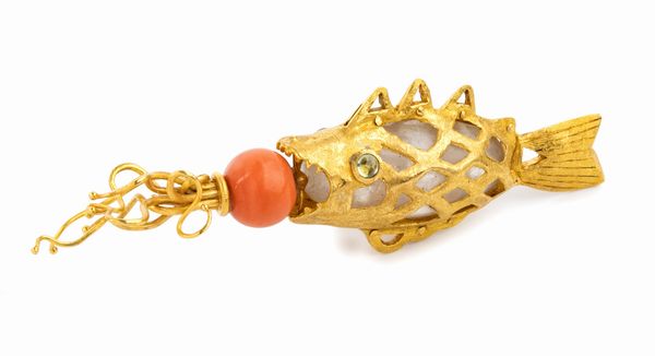 Pendente a forma di pesce con corallo e cristallo di rocca  - Asta Gioielli, orologi, argenti e penne - Associazione Nazionale - Case d'Asta italiane