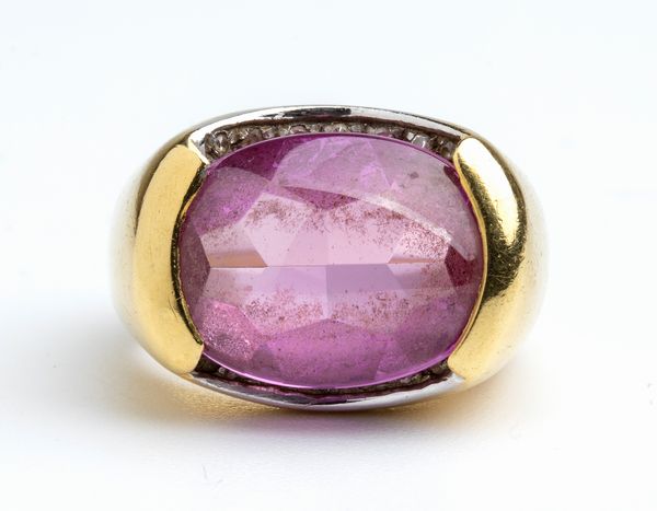 Anello in oro con diamanti e pasta vitrea viola  - Asta Gioielli, orologi, argenti e penne - Associazione Nazionale - Case d'Asta italiane