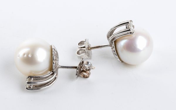 Paio orecchini con perle Australiane e diamanti  - Asta Gioielli, orologi, argenti e penne - Associazione Nazionale - Case d'Asta italiane