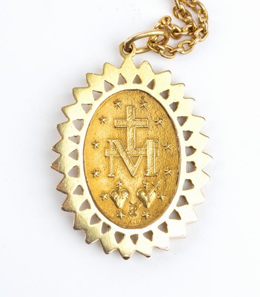 Due girocolli in oro con medaglie a motivi religiosi  - Asta Gioielli, orologi, argenti e penne - Associazione Nazionale - Case d'Asta italiane