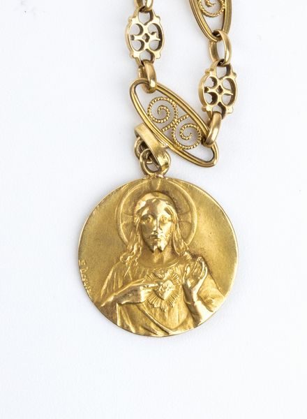 Due girocolli in oro con medaglie a motivi religiosi  - Asta Gioielli, orologi, argenti e penne - Associazione Nazionale - Case d'Asta italiane
