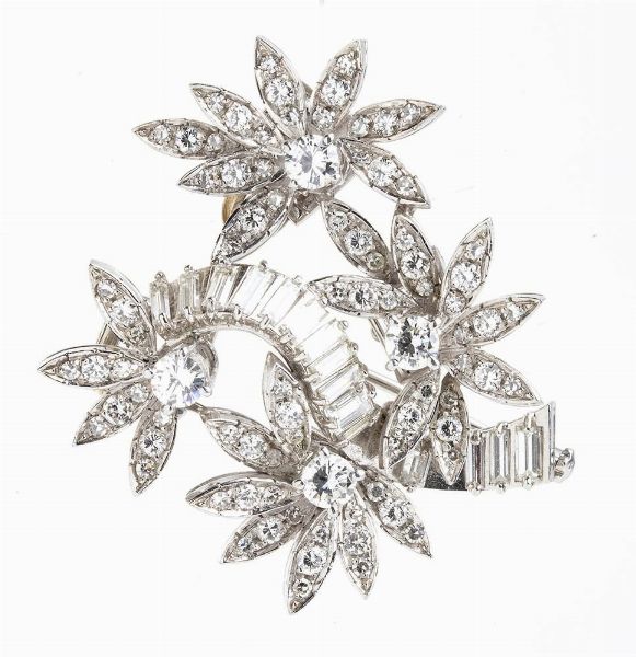 Spilla - pendente floreale in platino e diamanti - anni '50  - Asta Gioielli, orologi, argenti e penne - Associazione Nazionale - Case d'Asta italiane