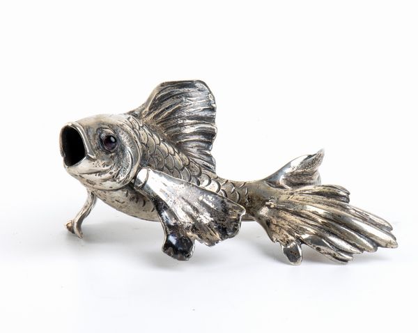 MARCELLO MINOTTO: scultura in argento raffgurante un pesce, prima met del XX secolo  - Asta Gioielli, orologi, argenti e penne - Associazione Nazionale - Case d'Asta italiane