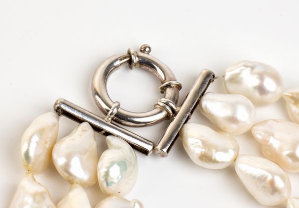 ASCIONE: collana a tre fili di perle di fiume  - Asta Gioielli, orologi, argenti e penne - Associazione Nazionale - Case d'Asta italiane