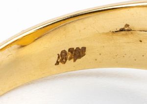 Anello in oro con corallo Mediterraneo e diamante  - Asta Gioielli, orologi, argenti e penne - Associazione Nazionale - Case d'Asta italiane