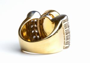 Anello in oro con quarzo giallo  - Asta Gioielli, orologi, argenti e penne - Associazione Nazionale - Case d'Asta italiane