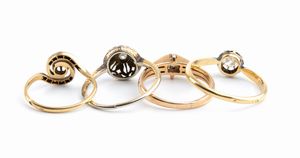 Lotto di 4 anelli in oro con diamanti  - Asta Gioielli, orologi, argenti e penne - Associazione Nazionale - Case d'Asta italiane