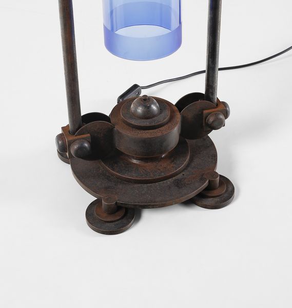 FALLANI ROBERTO  (n. 1937) : Lampada da tavolo-scultura  - Asta Asta 427 | DESIGN E ARTI DECORATIVE DEL NOVECENTO Tradizionale - Associazione Nazionale - Case d'Asta italiane