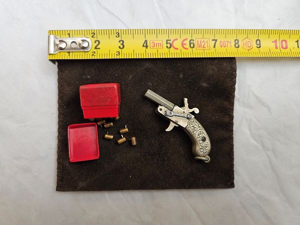 Pistola giocattolo in miniatura  - Asta Bambole e Balocchi - Associazione Nazionale - Case d'Asta italiane