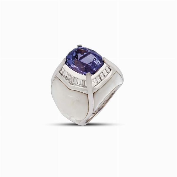 GRANDE ANELLO CON TANZANITE E DIAMANTI  - Asta Gioielli - Associazione Nazionale - Case d'Asta italiane