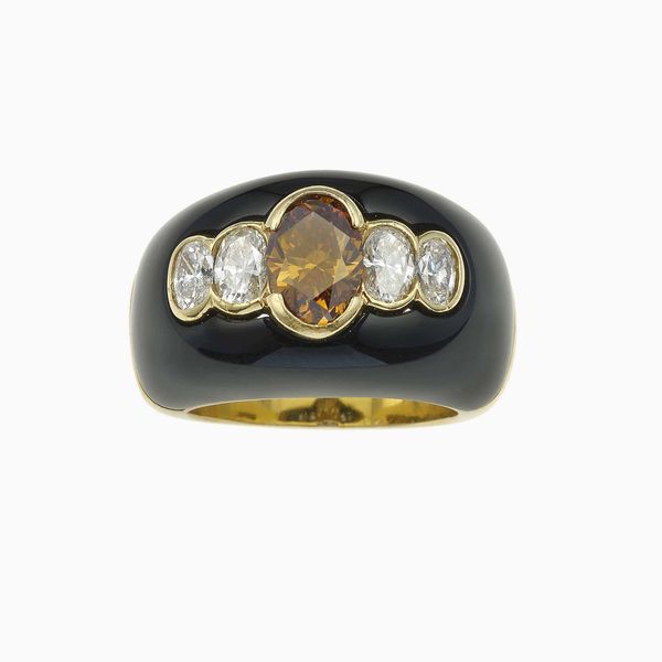 Anello a fascia con diamante centrale fancy orangy brown di ct 1.48, irradiato  - Asta Fine Jewels - Associazione Nazionale - Case d'Asta italiane