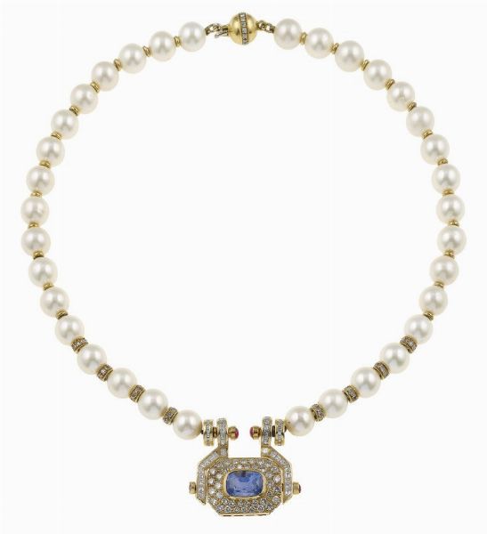 Collana con perle coltivate, pendente con diamanti e zaffiro Sri Lanka di ct 6.00 circa  - Asta Fine Jewels - Associazione Nazionale - Case d'Asta italiane