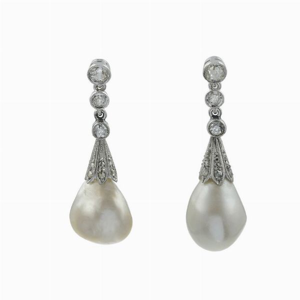 Orecchini con perle naturali, acqua salata, di ct 12.55 e 13.01  - Asta Fine Jewels - Associazione Nazionale - Case d'Asta italiane