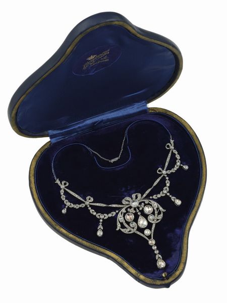 Tiara modificata e trasformata in collier. Con diamanti di vecchio taglio e taglio rosa  - Asta Fine Jewels - Associazione Nazionale - Case d'Asta italiane