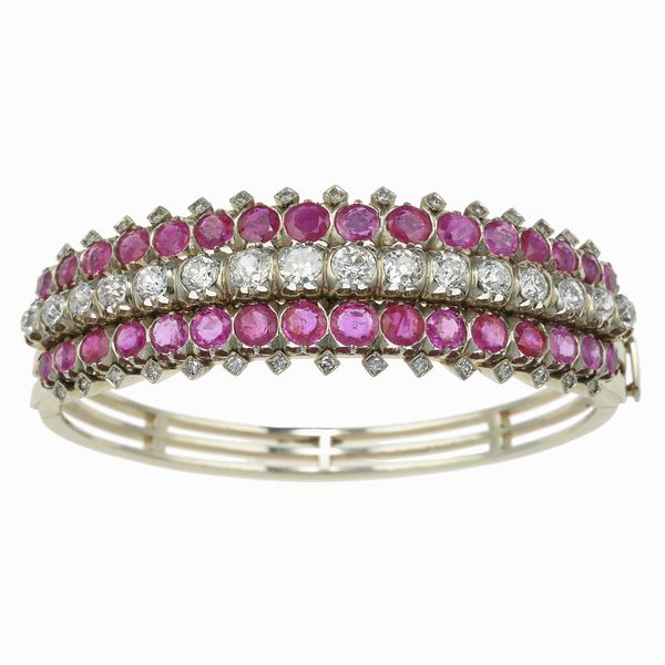 Bracciale rigido con diamanti e rubini Burma  - Asta Fine Jewels - Associazione Nazionale - Case d'Asta italiane