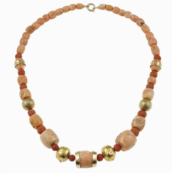 Collana con boules in conchiglia e wax gold  - Asta Fine Jewels - Associazione Nazionale - Case d'Asta italiane