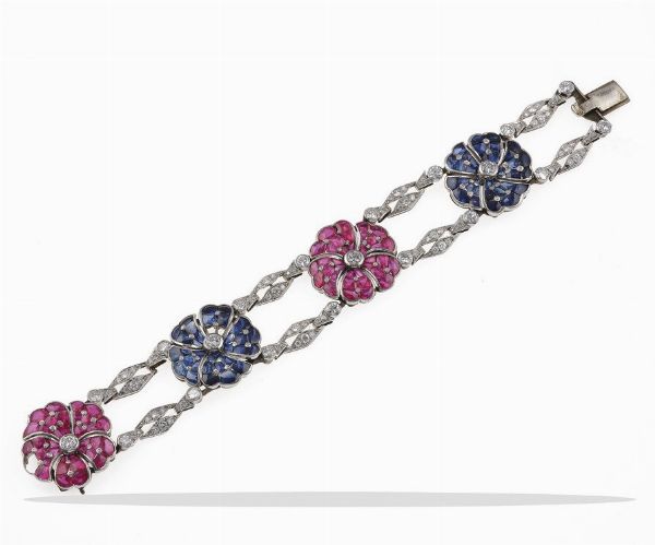 Bracciale fiori con diamanti, rubini e zaffiri sintetici  - Asta Fine Jewels - Associazione Nazionale - Case d'Asta italiane