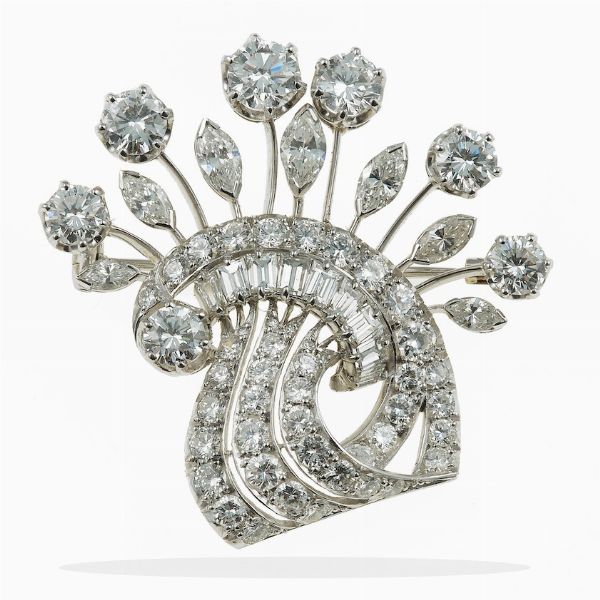 Spilla con diamanti taglio rotondo navette e baguette  - Asta Fine Jewels - Associazione Nazionale - Case d'Asta italiane