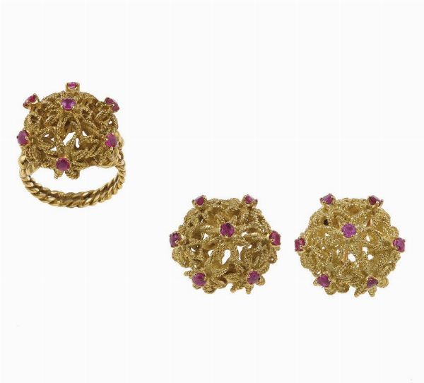 Demi-parure composta da anello ed orecchini con piccoli rubini  - Asta Fine Jewels - Associazione Nazionale - Case d'Asta italiane