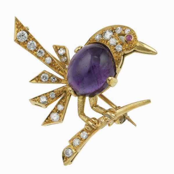 Spilla con ametista taglio cabochon, piccoli diamanti e rubino  - Asta Fine Jewels - Associazione Nazionale - Case d'Asta italiane