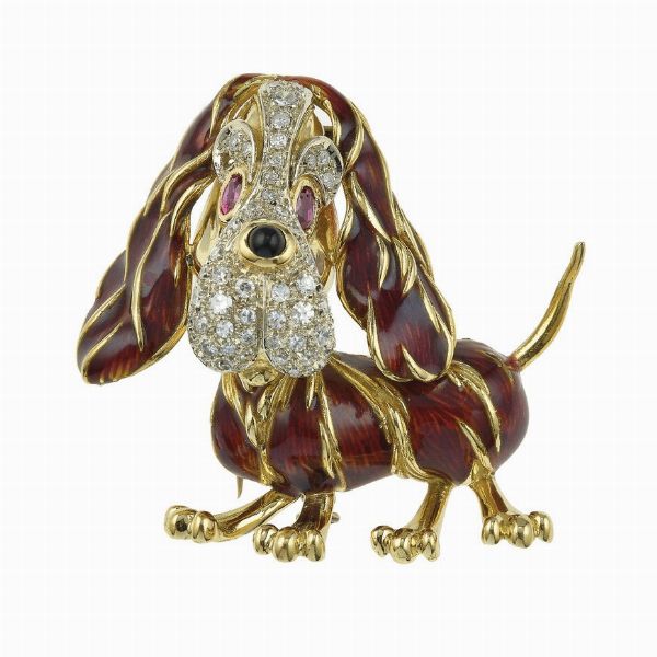 Frascarolo. Spilla basset hound con smalti, diamanti e rubini  - Asta Fine Jewels - Associazione Nazionale - Case d'Asta italiane